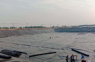 سعر المصنع للأغشية الأرضية HDPE المقواة