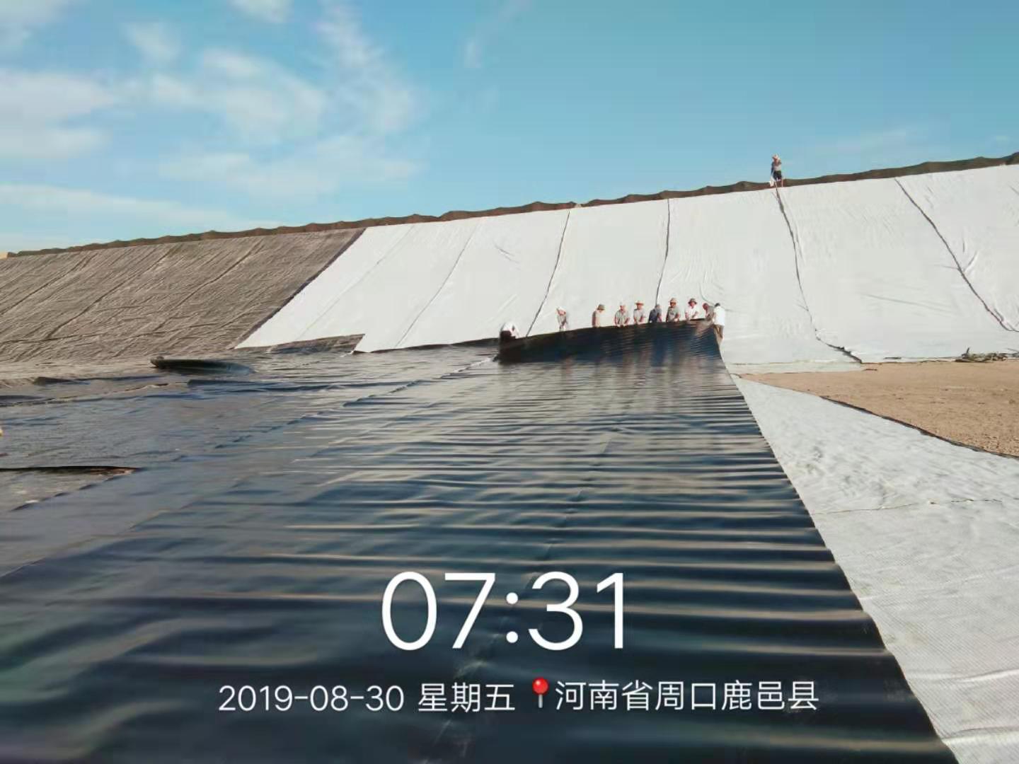 غشاء أرضي HDPE